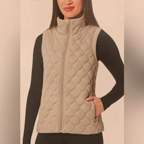 LADIES QUILTED VEST - Picture 2 of 5